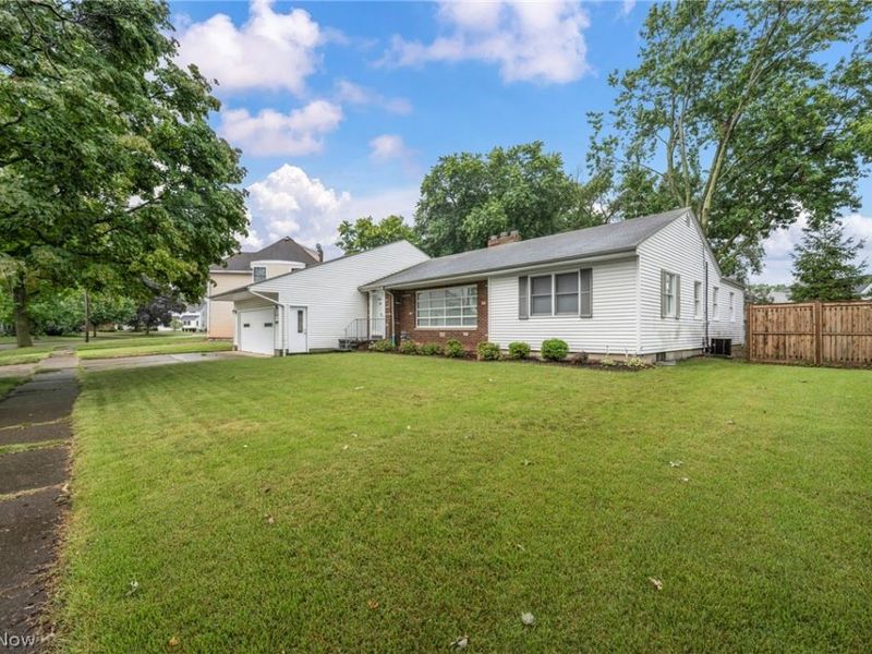 1030 Hillsdale Avenue, Lorain, OH 44052 Photo 2