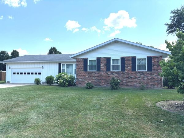 222 Northwood Lane , Salem, IL 62881