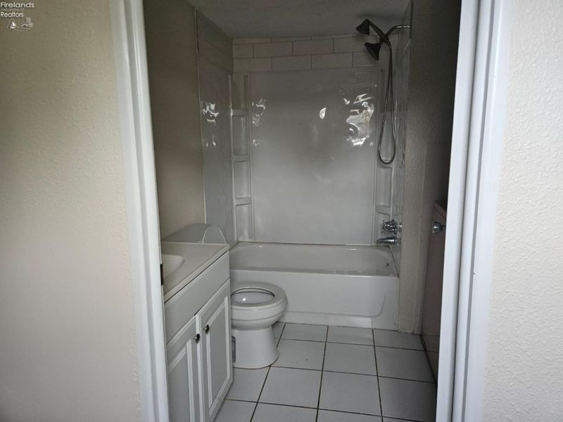 220 Maple Lane, Unit 13, Green Springs, OH 44836 Photo 14