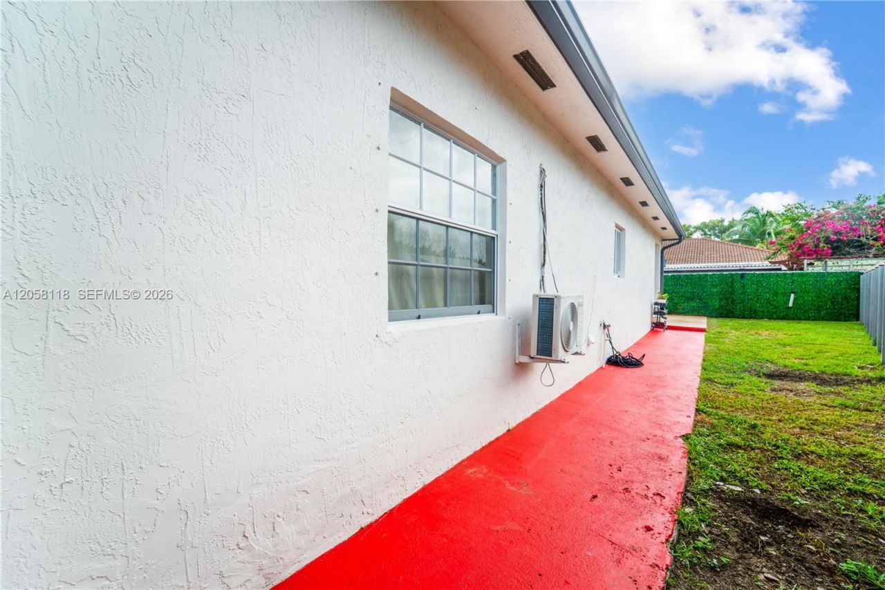 15819 SW 54th Ter , Miami, FL 33185 Photo