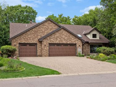 13673 Duluth Drive, Apple Valley, MN 55124