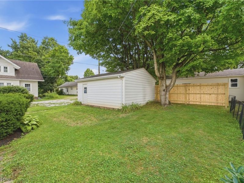 1539 Parkway Boulevard, Alliance, OH 44601 Photo 10