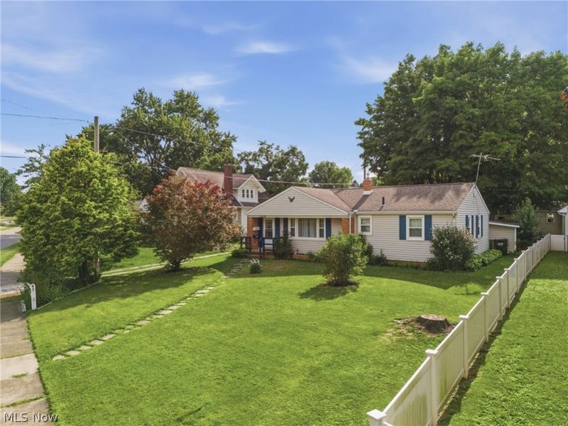 1539 Parkway Boulevard, Alliance, OH 44601 Photo 3