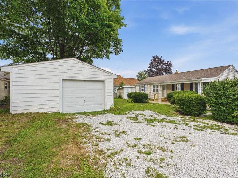 1539 Parkway Boulevard, Alliance, OH 44601 Photo 6