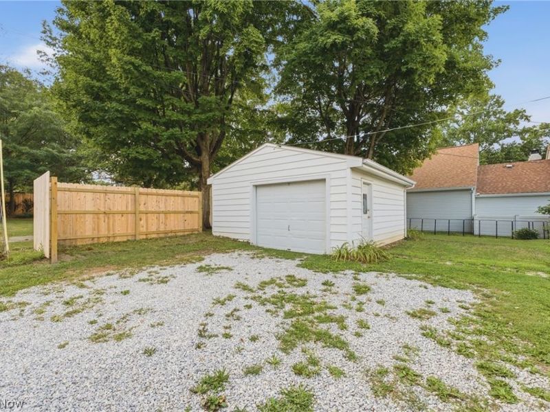 1539 Parkway Boulevard, Alliance, OH 44601 Photo 7