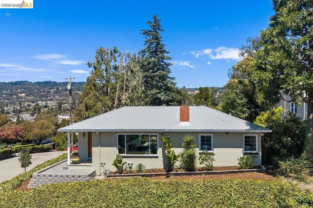 4504 Fairbairn Ave, Oakland, CA 94619 Main Photo