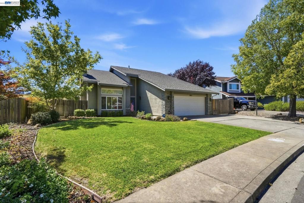 883 Dover Cir, Benicia, CA 94510 Main Photo