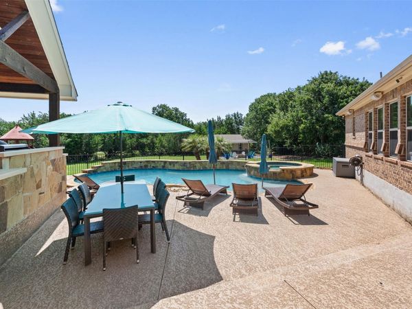 205 Quarry Lake EST, Liberty Hill, TX 78642