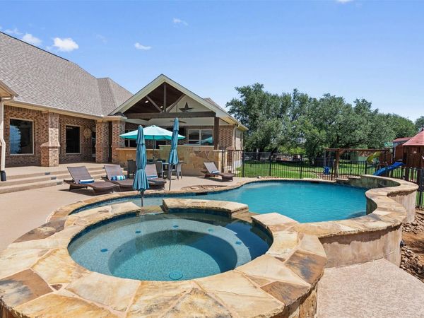 205 Quarry Lake EST, Liberty Hill, TX 78642