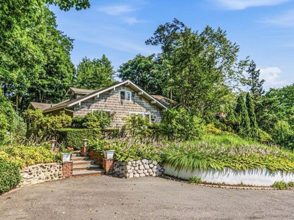 18 Crescent Road , Great Neck, NY 11021