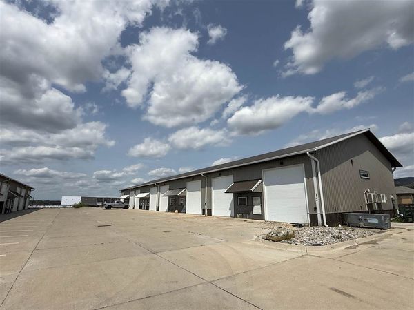 116 Greenfield Dr, Tiffin, IA 52340