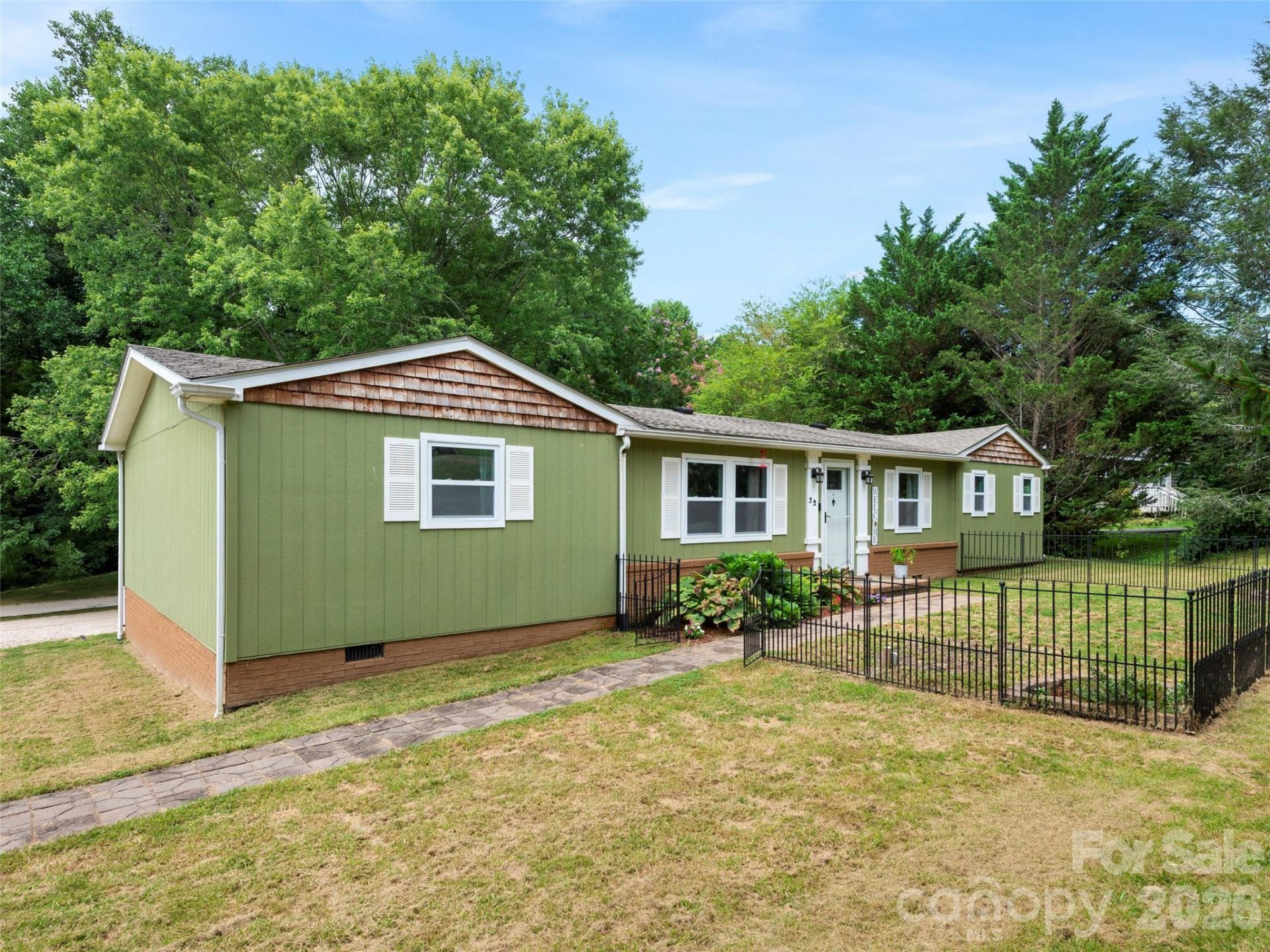 32 Reeves Road, Leicester, NC 28748 Main Photo