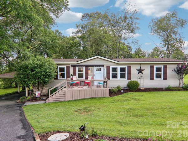 305 Meadowbrook Court , Hendersonville, NC 28792