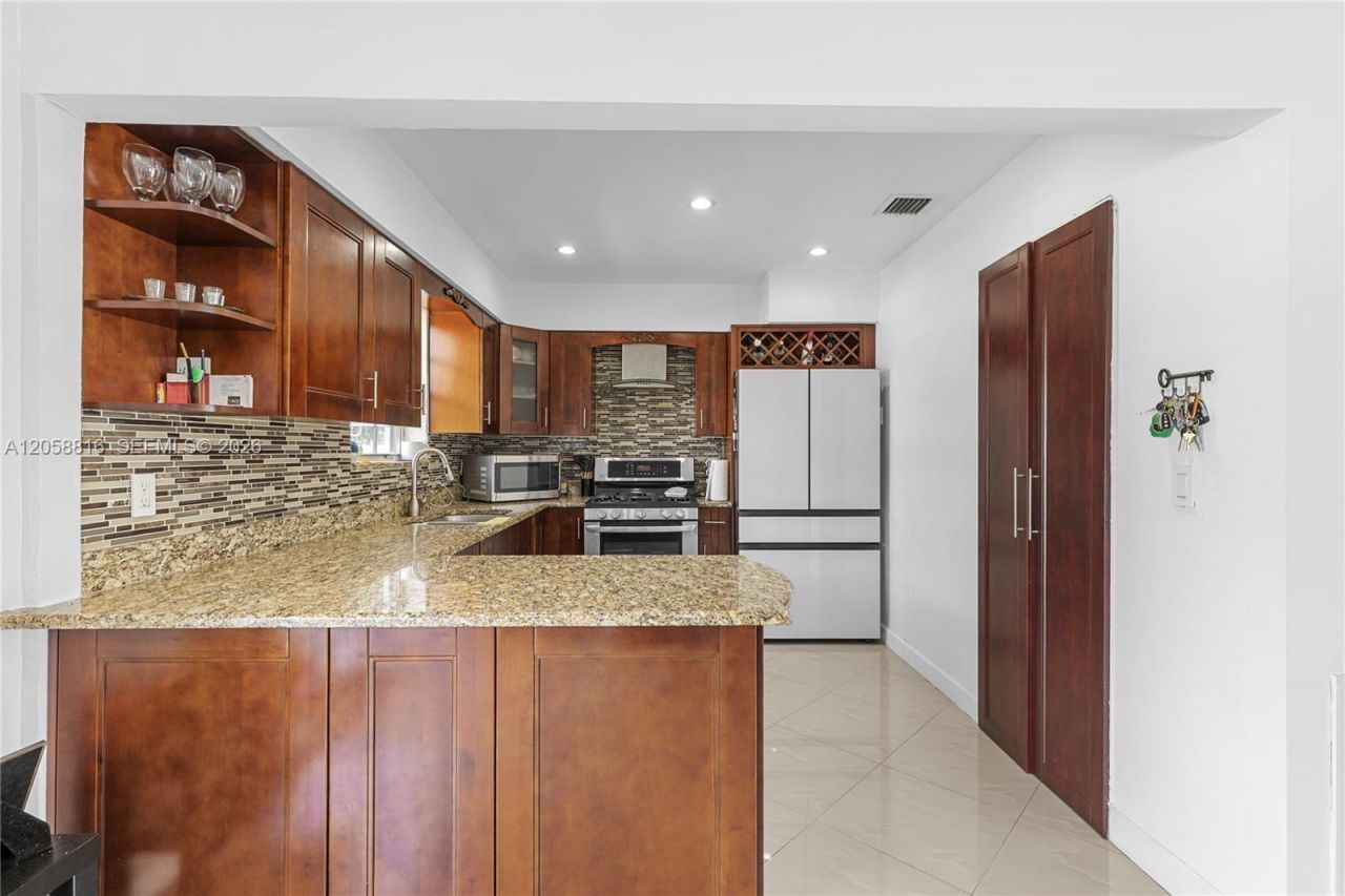 840 N 70th Way, Hollywood, FL 33024 Photo