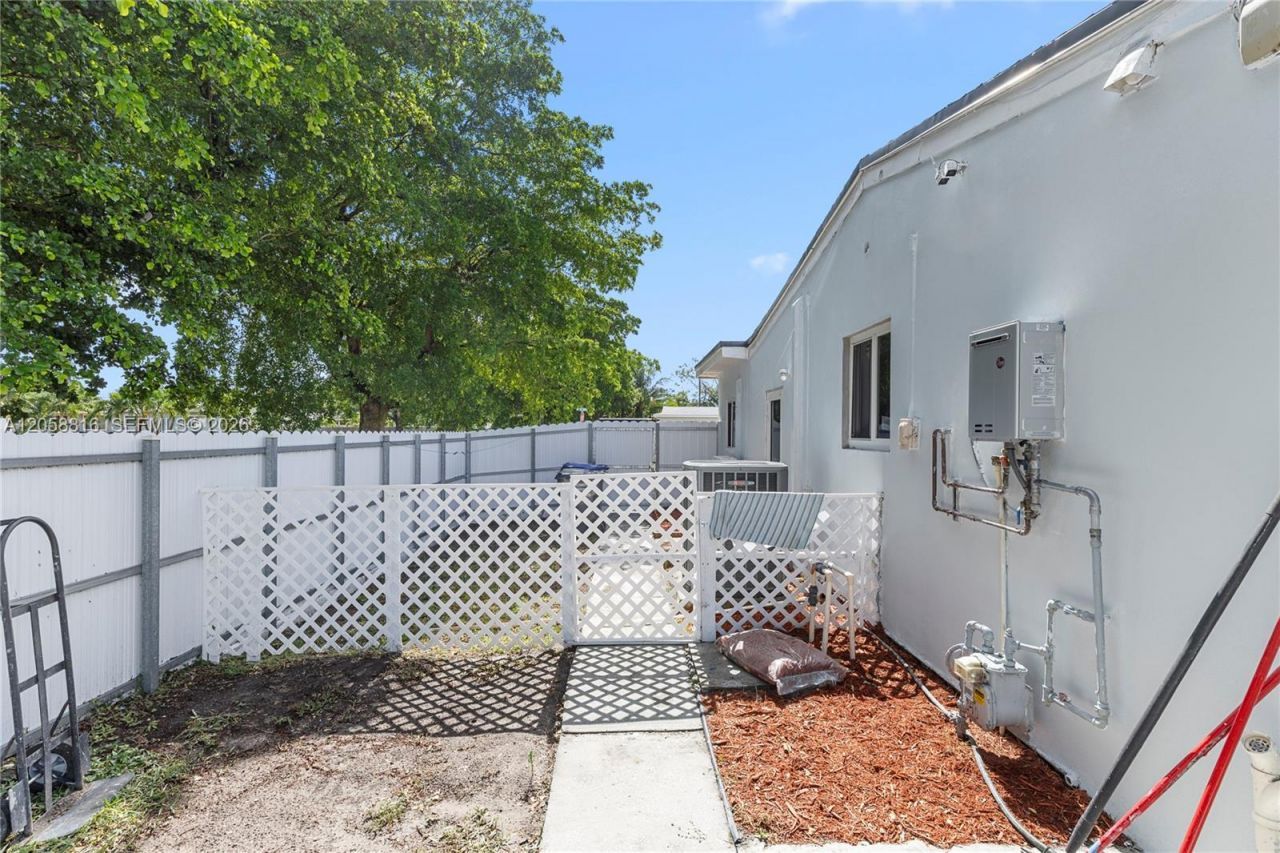 840 N 70th Way, Hollywood, FL 33024 Photo