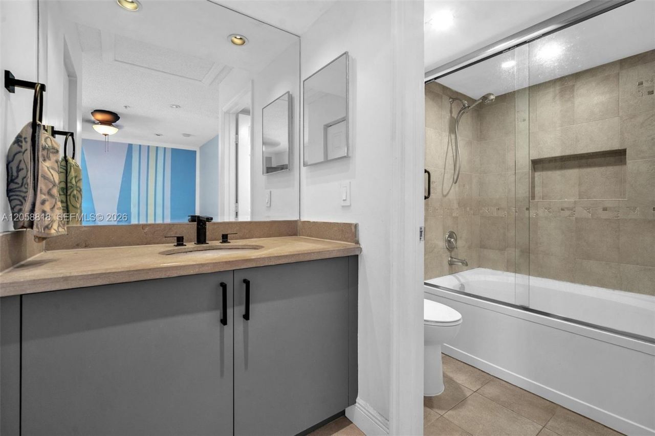 2845 NE 185th St, Unit 903, Aventura, FL 33180 Photo