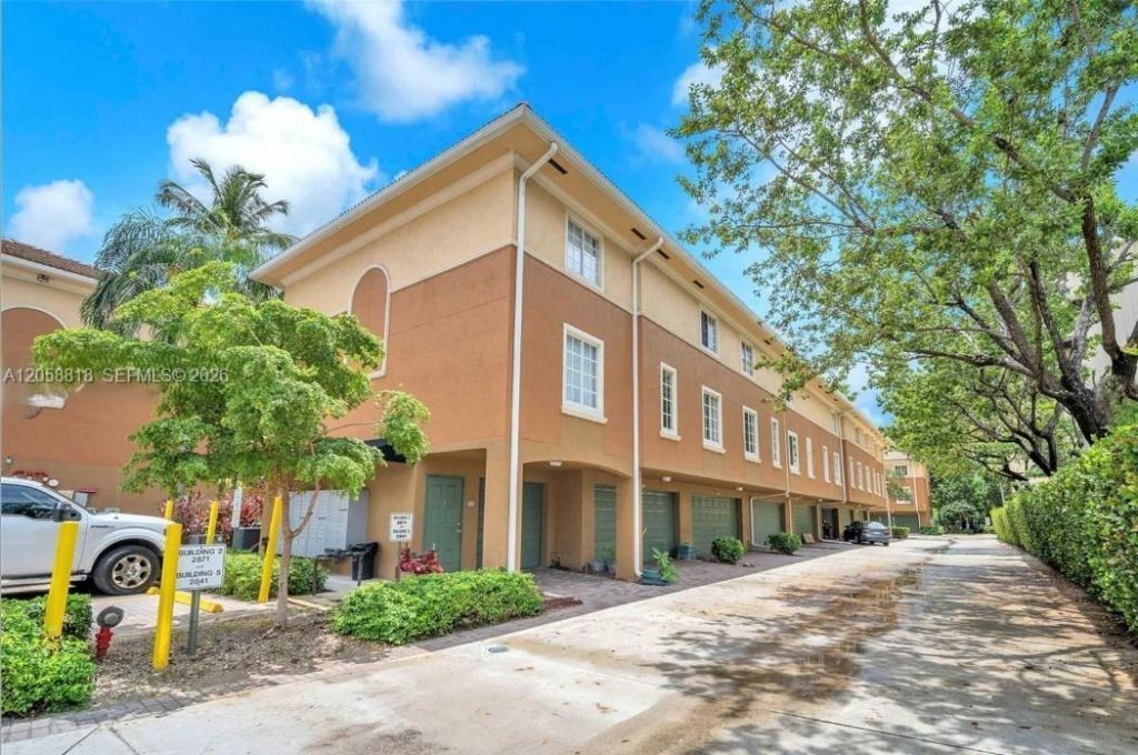 2845 NE 185th St, Unit 903, Aventura, FL 33180 Photo