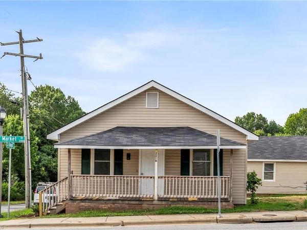 2210 E Market Street , Greensboro, NC 27401