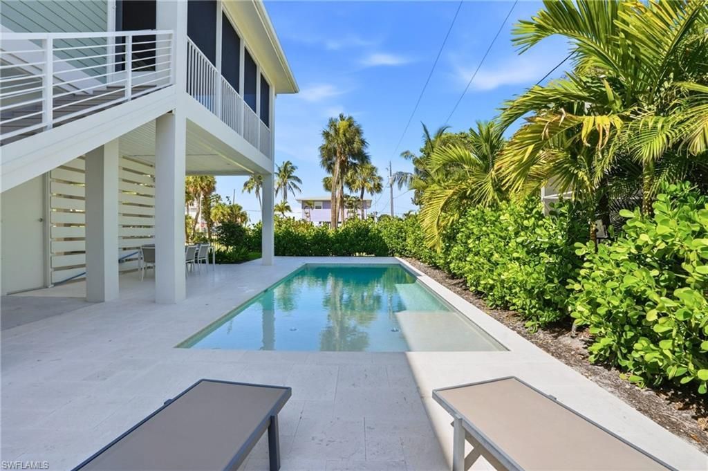 117 Hercules Dr , Fort Myers Beach, FL 33931 Photo