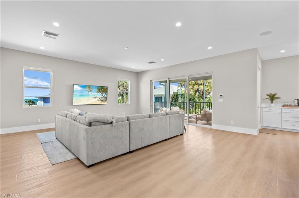 117 Hercules Dr , Fort Myers Beach, FL 33931 Photo