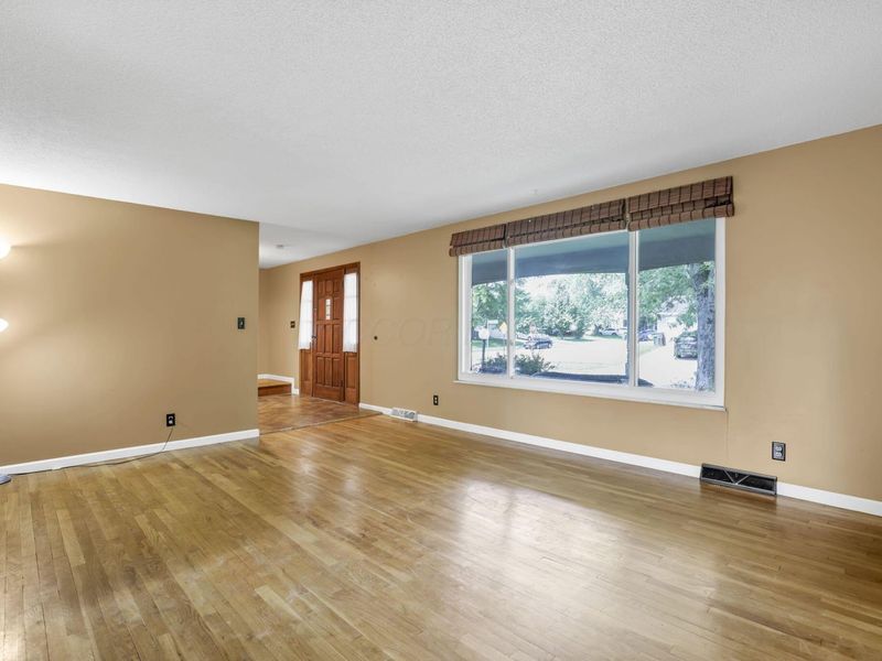 4758 Heatherton Drive , Columbus, OH 43229 Photo 12