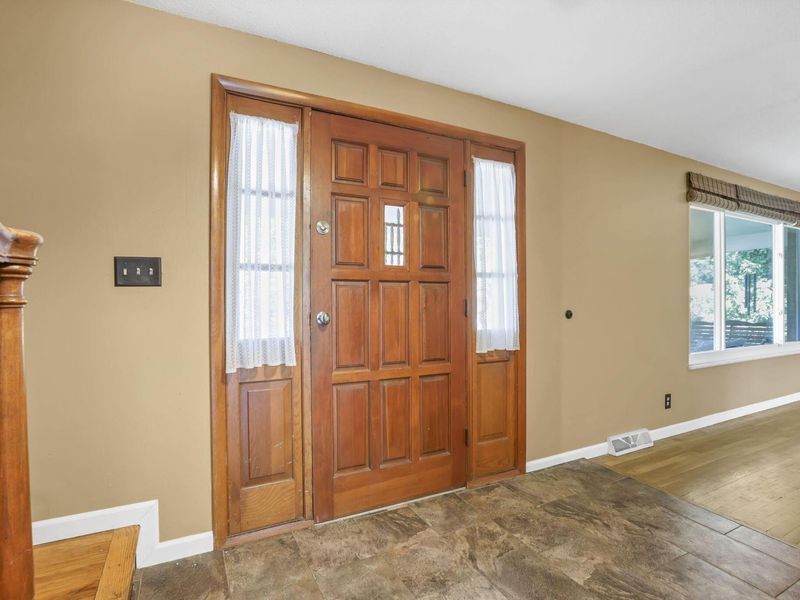 4758 Heatherton Drive , Columbus, OH 43229 Photo 8