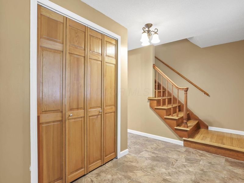 4758 Heatherton Drive , Columbus, OH 43229 Photo 9