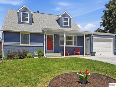 3302 S 48th Avenue Circle, Omaha, NE 68104