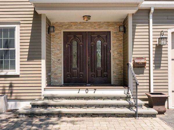 107 Rowe Street, Unit 107, Newton, MA 02465