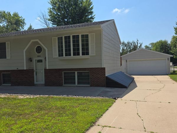 1004 21st Street SE, Rochester, MN 55904