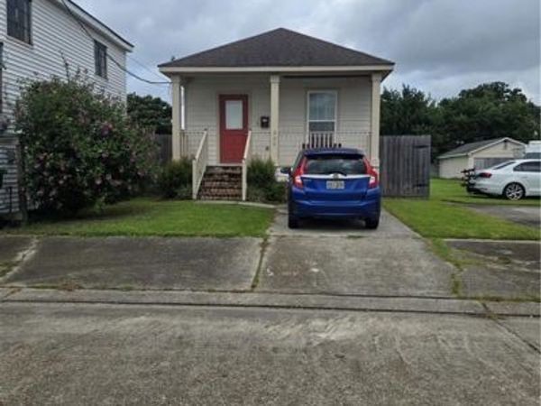 329 12TH Street , Gretna, LA 70053