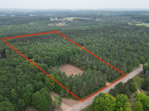 4 Bright Road S, Maple City, MI 49664