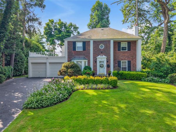 34 Soundview Crest , Manhasset, NY 11030