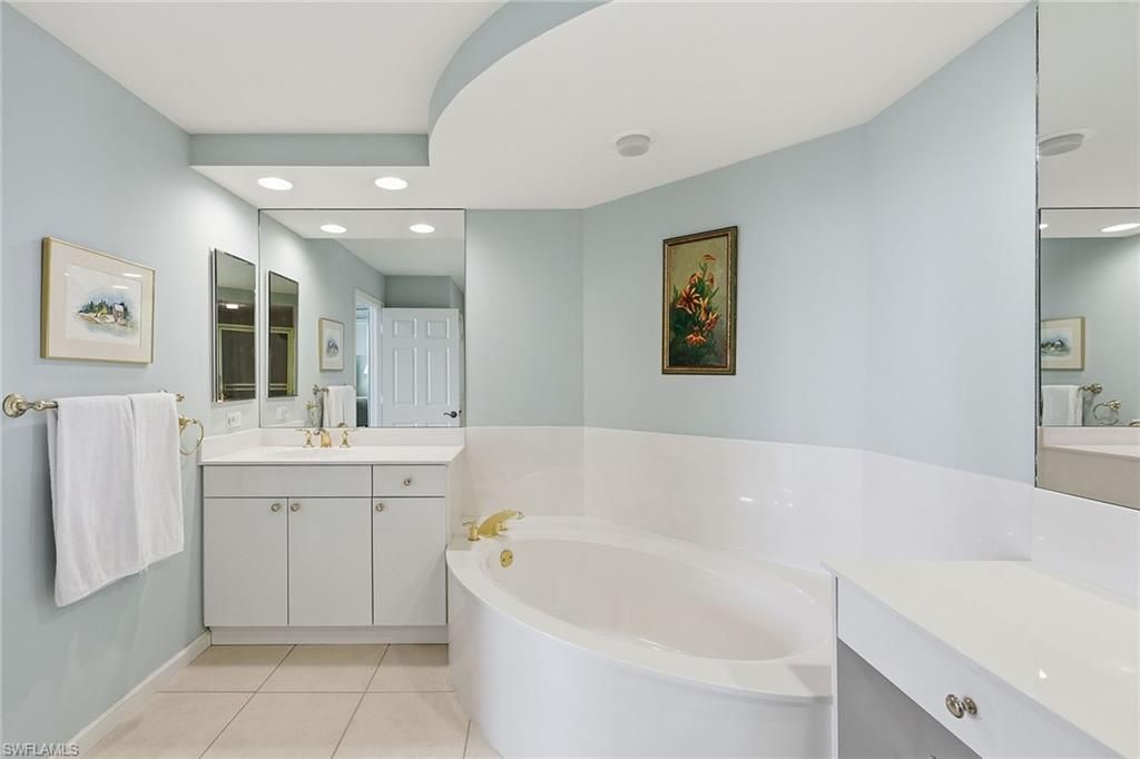 420 Cove Tower Dr, Unit 1404, Naples, FL 34110 Photo