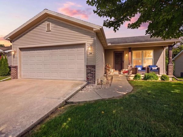 24 Winding Way , Bloomington, IL 61705