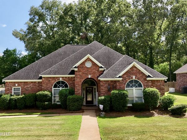 100 Trace Ridge Drive, Clinton, MS 39056