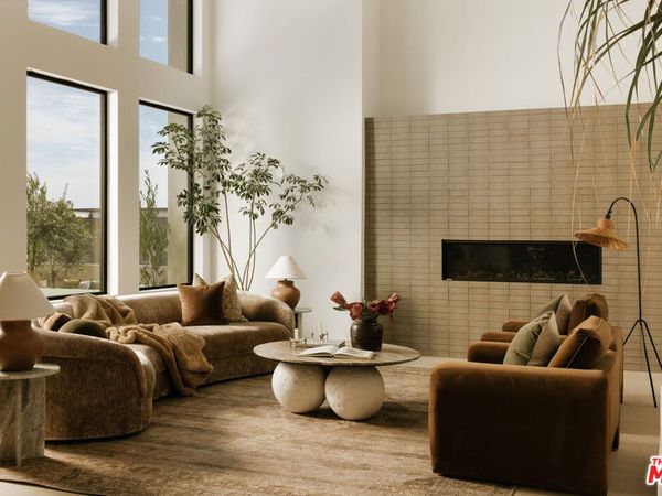 2380 Venus Drive , Los Angeles, CA 90046