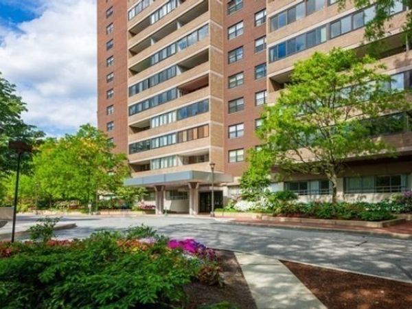 2 Hawthorne Place, Unit 17R, Boston, MA 02114