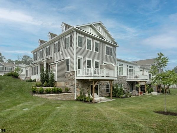 31 Hillandale Dr, Mendham, NJ 07931