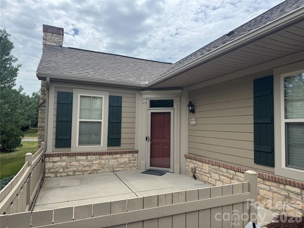 2416 Coltsview Road , Matthews, NC 28105