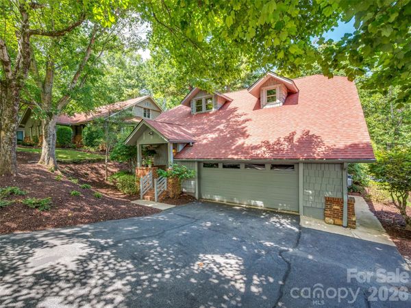 16 LaCoste Drive , Hendersonville, NC 28739