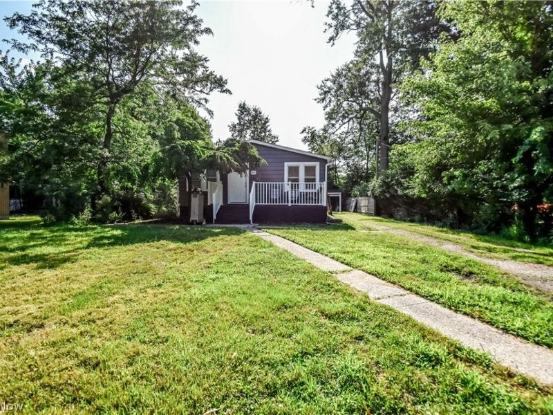 406 E 266th Street, Euclid, OH 44132 Photo 2