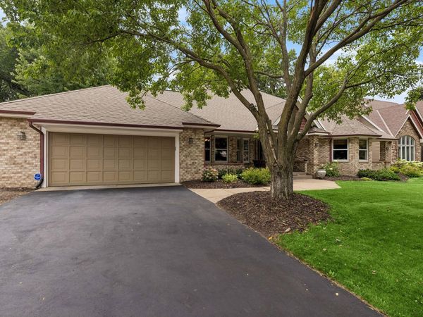 2488 Hillwood Drive E, Maplewood, MN 55119