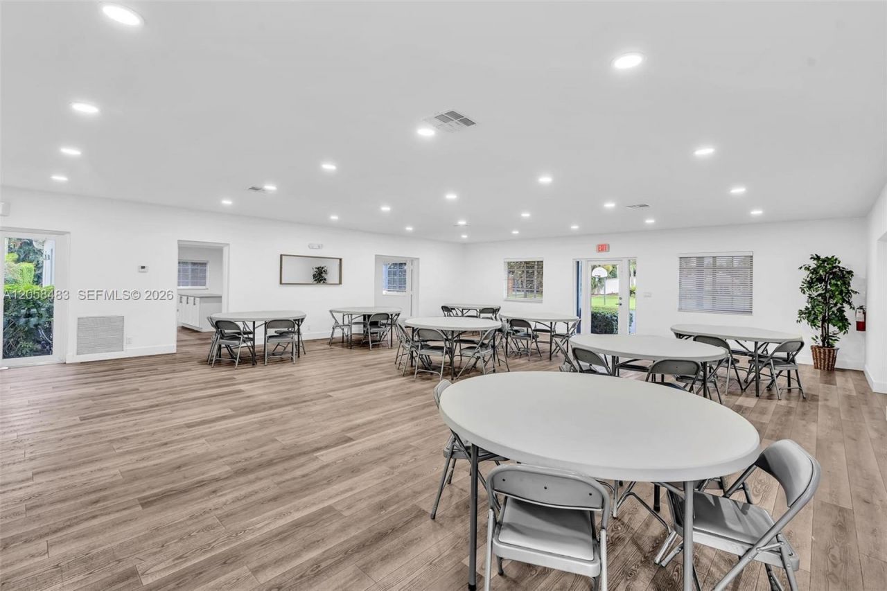 101 El Dorado Pkwy, Plantation, FL 33317 Photo