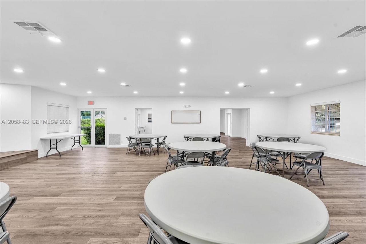 101 El Dorado Pkwy, Plantation, FL 33317 Photo