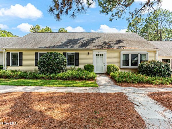 42 Village Green Circle, Southern Pines, NC 28387
