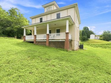 226 7th Street, Madison Heights, VA 24572
