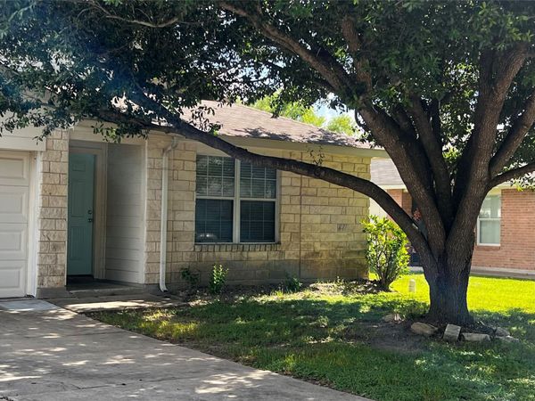 111 Sylvan ST , Hutto, TX 78634