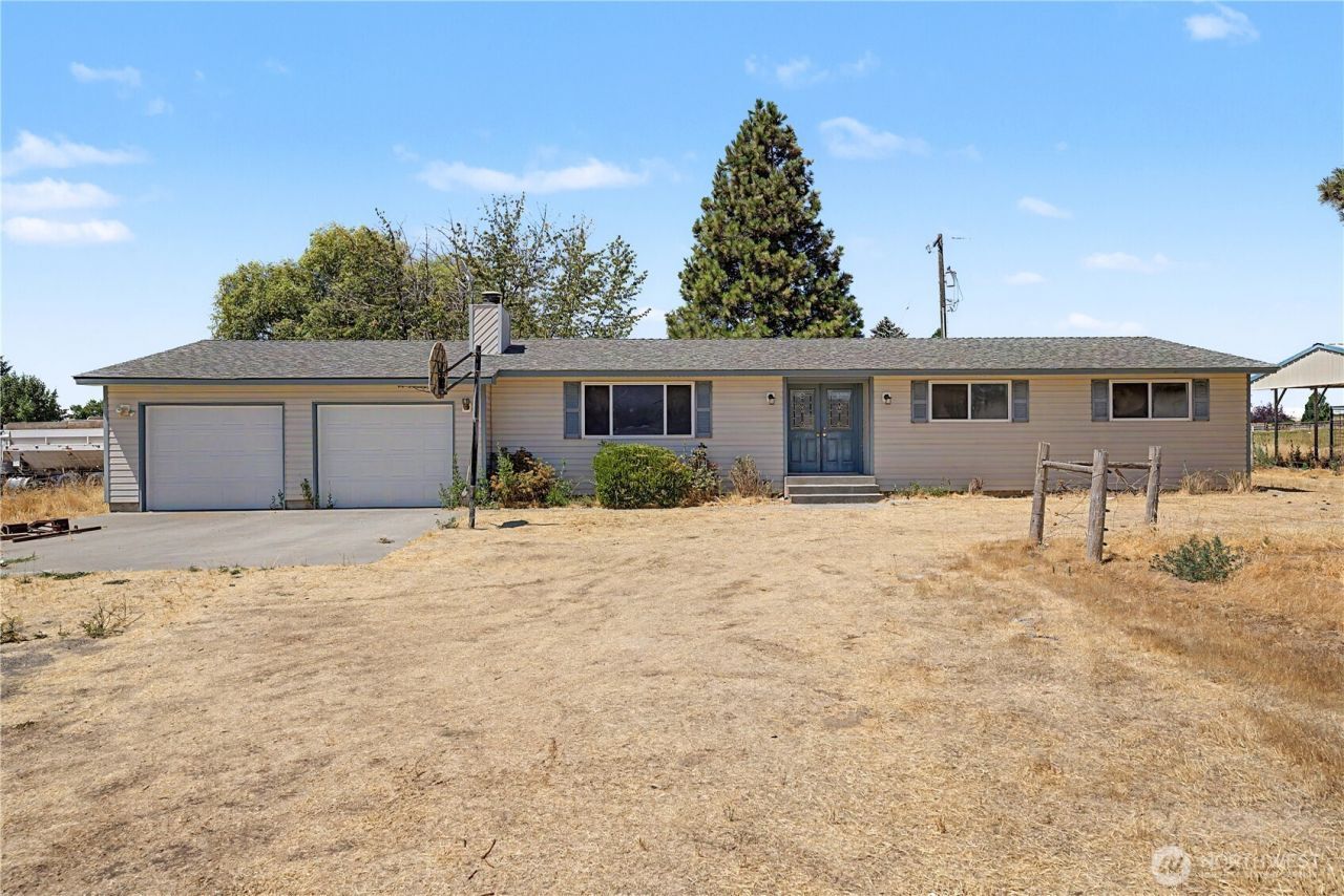 2027 W Atkinson Road, Othello, WA 99344 Main Photo