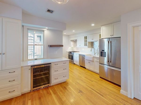 214-216 W 7th St, Unit 2L, Boston, MA 02127